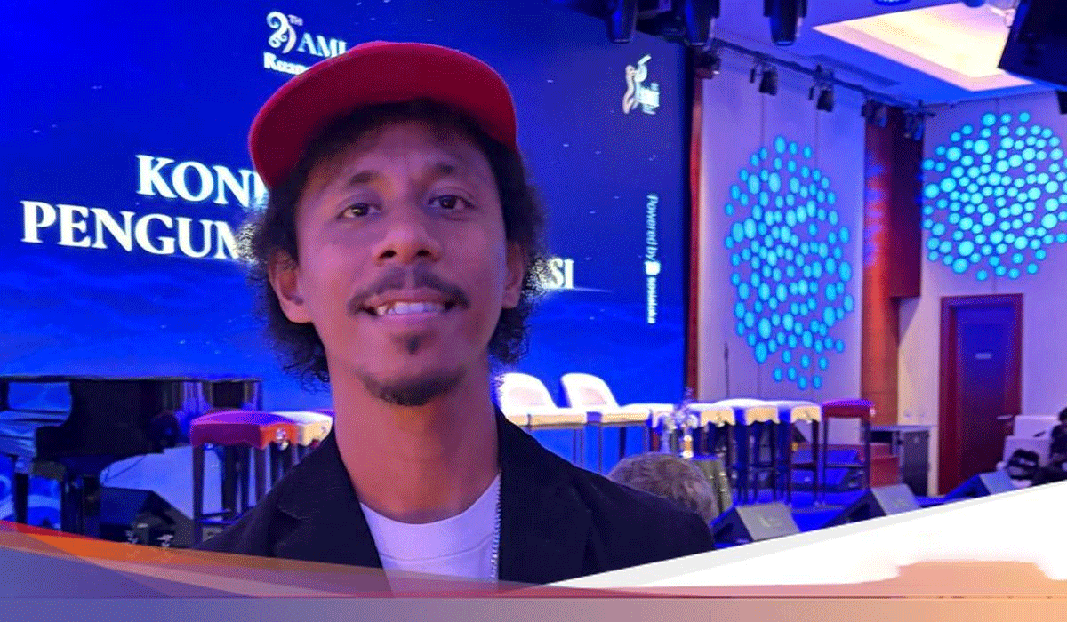 Raim Laode Nyengir, Lagunya Viral Jadi Soundtrack Video Anomali Gen Z